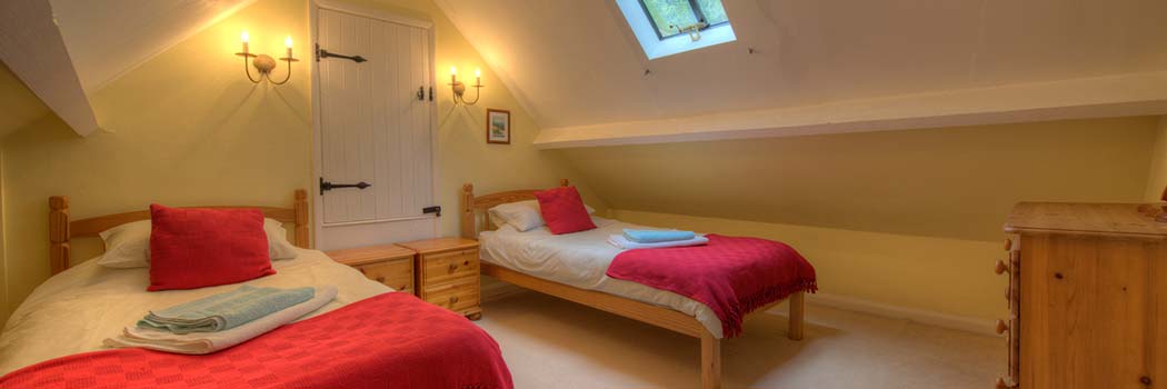 Attic Twin Bedroom - cottage for hire Minehead