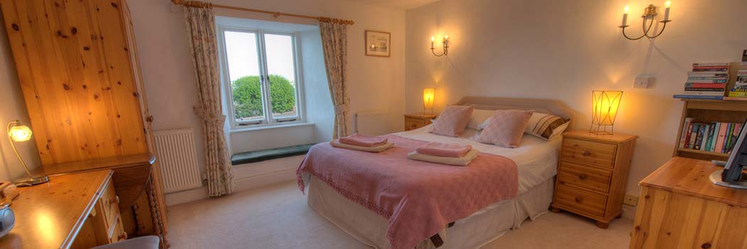 Master Bedroom - cottage for hire Minehead