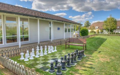 29 - Isis Lake - garden chess